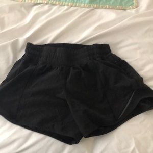 black 4” hotty hot shorts